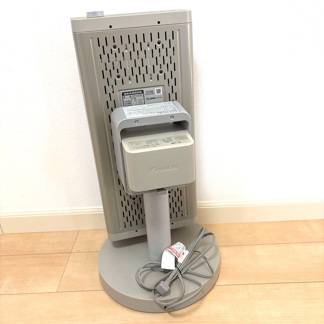 ダイキン　遠赤外線暖房機　セラムヒート