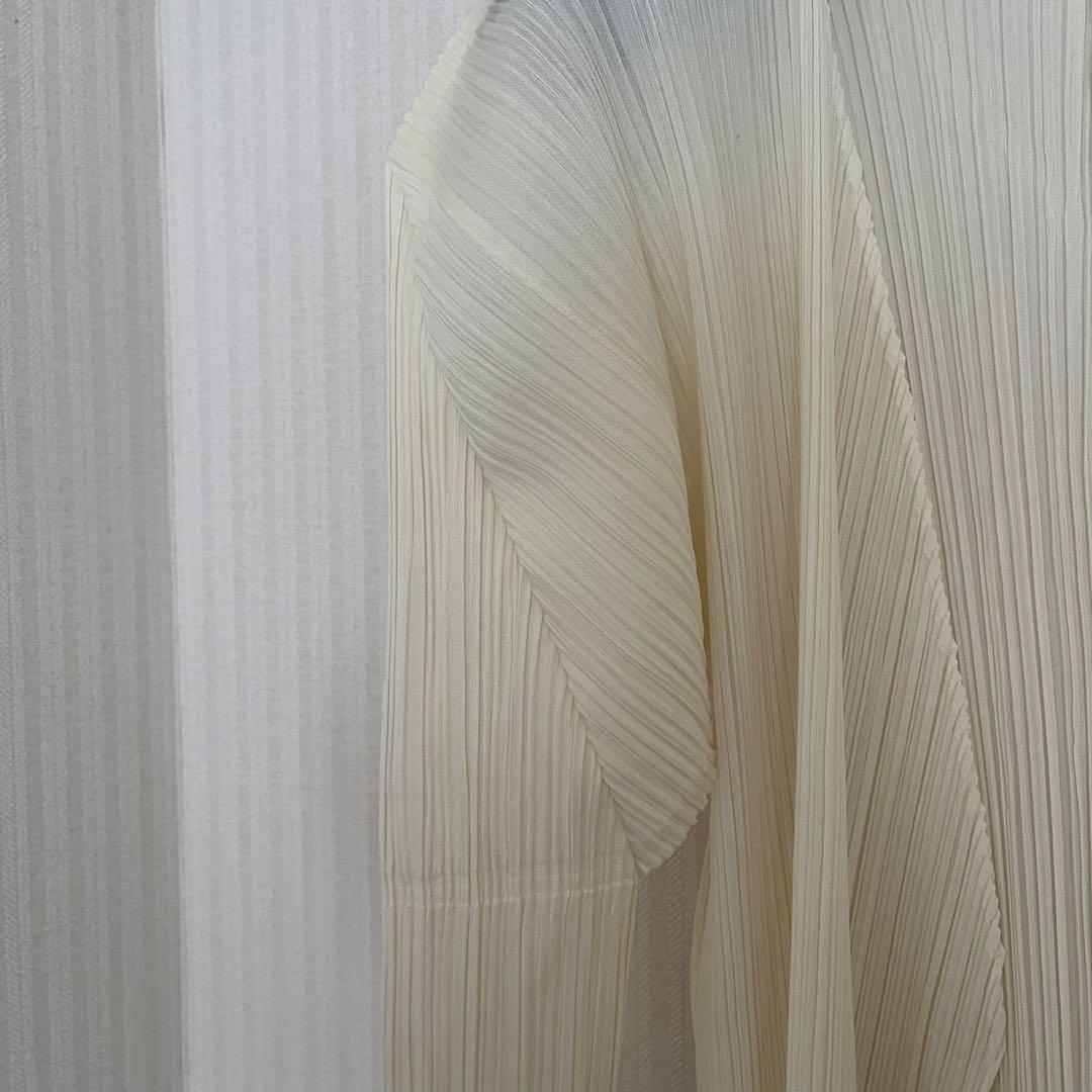 PLEATSPLEASE イッセイミヤケ カーディガン　アイボリーホワイト