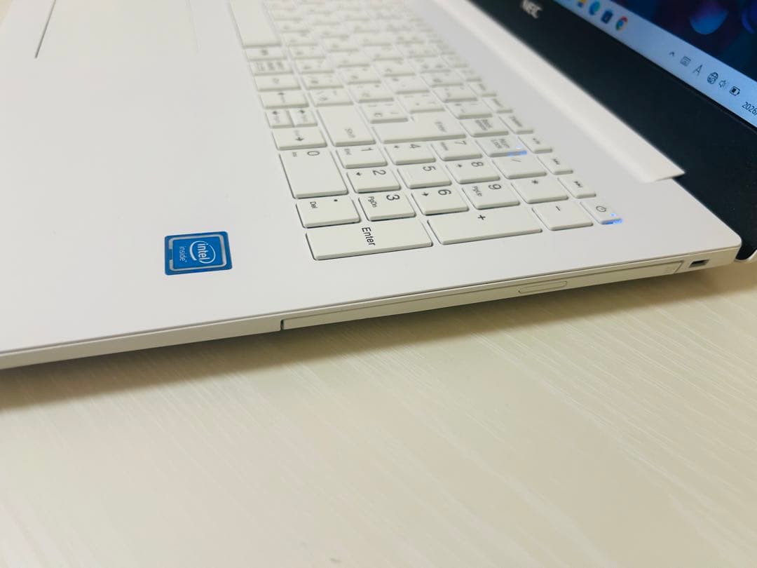 メモリ8GB＆爆速SSD バッテリー稼働OK✨ノートパソコン✨白