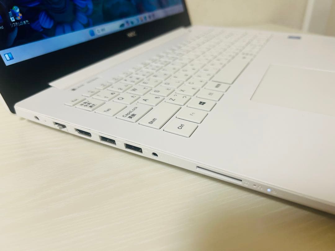 メモリ8GB＆爆速SSD バッテリー稼働OK✨ノートパソコン✨白