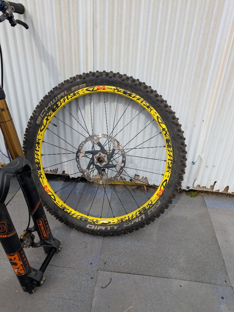 キ*グ様 サンタクルーズv10 ハンドルフレームカーボンホイールマグ 購入時85