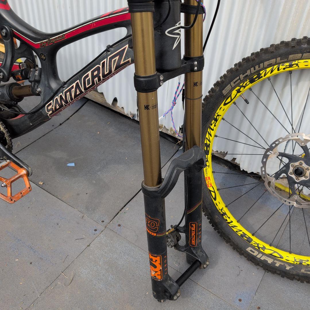 キ*グ様 サンタクルーズv10 ハンドルフレームカーボンホイールマグ 購入時85
