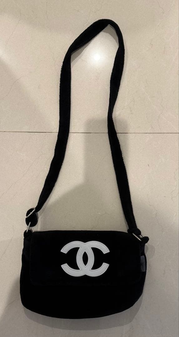 リリー様CHANELノベルティショルダーバッグ