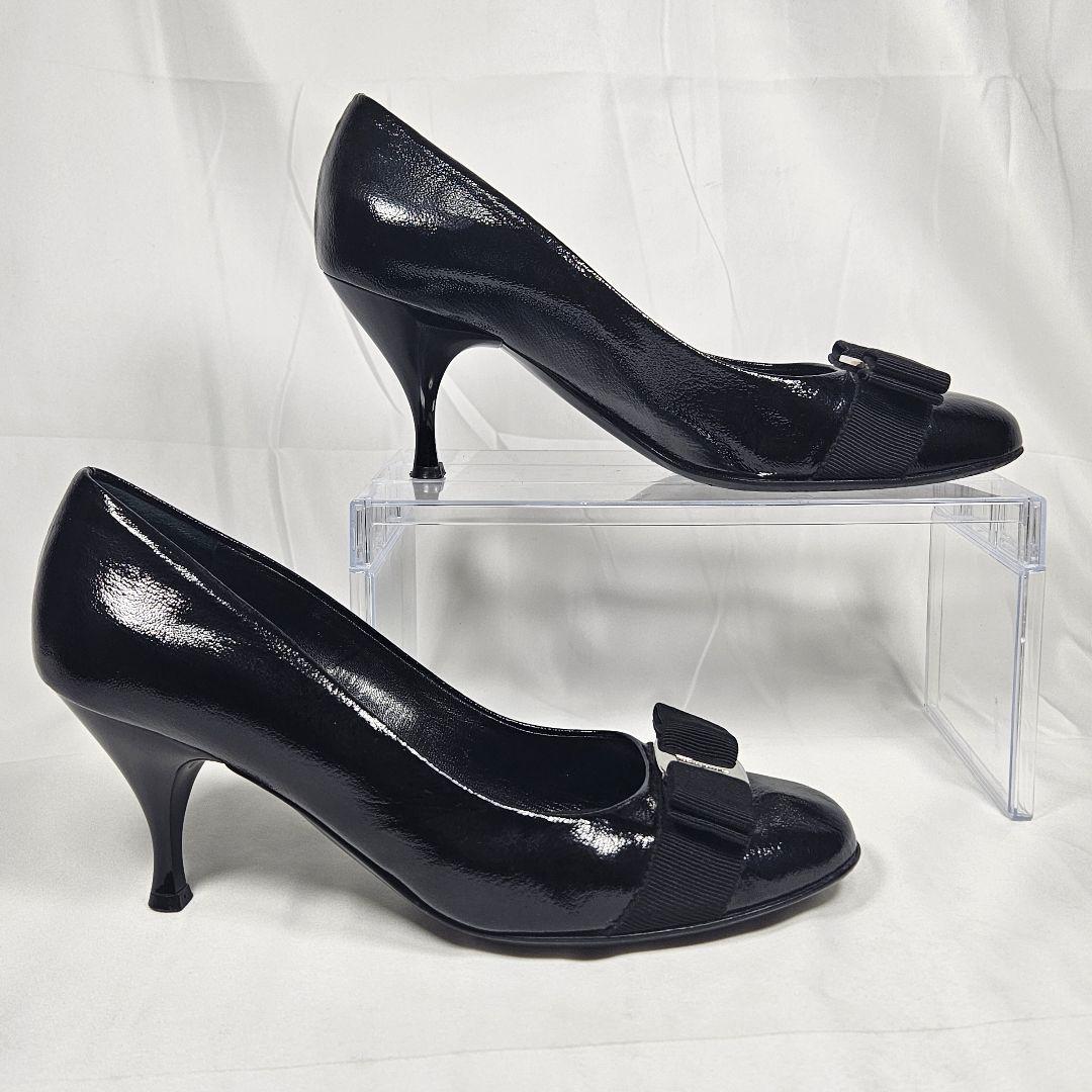 Salvatore Ferragamo ヴァラ リボン ブラックパテントレザー