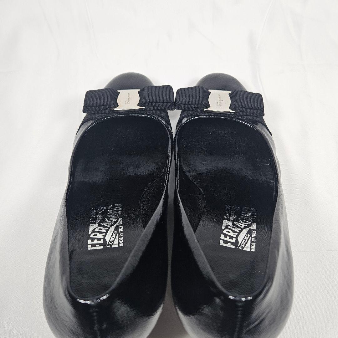 Salvatore Ferragamo ヴァラ リボン ブラックパテントレザー