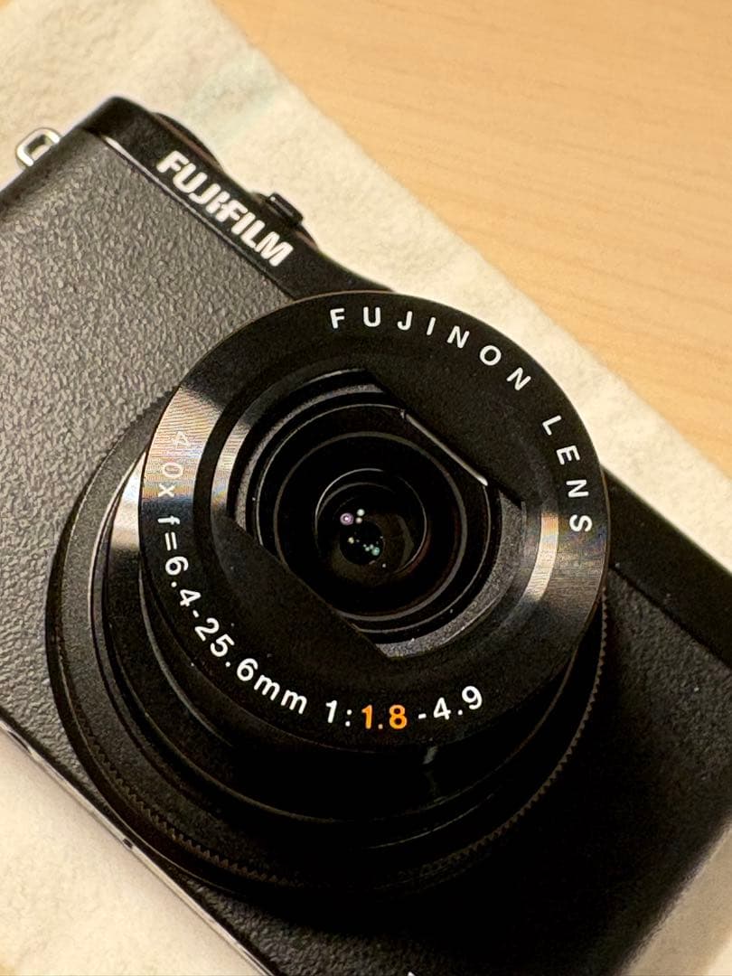 美品 FUJIFILM XQ1 デジタルカメラ ブラック