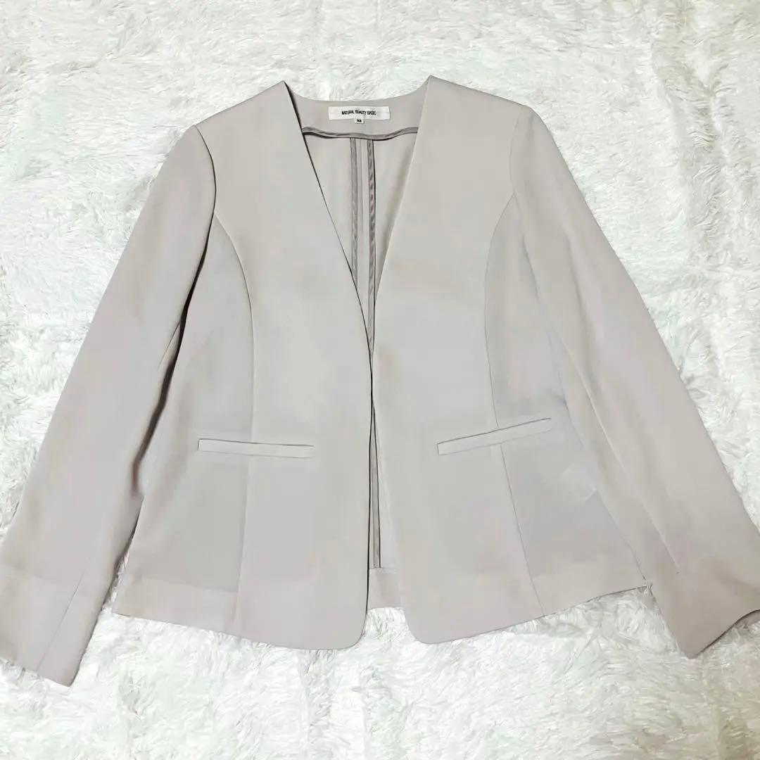 極美品　ナチュラルビューティーベーシック　ノーカラーパンツスーツ　洗える　小柄