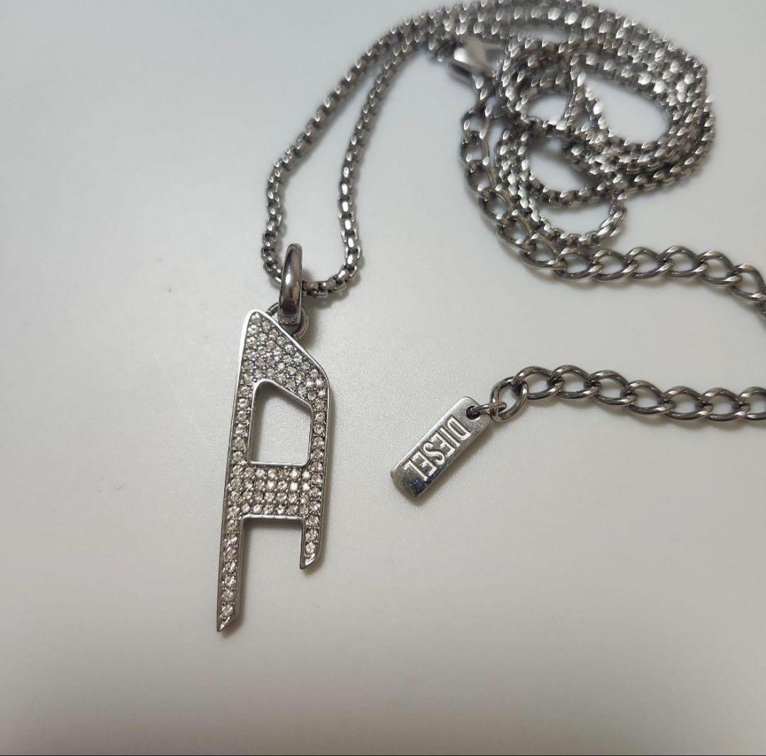 即日発送‼️DIESEL A字型クリスタルネックレス