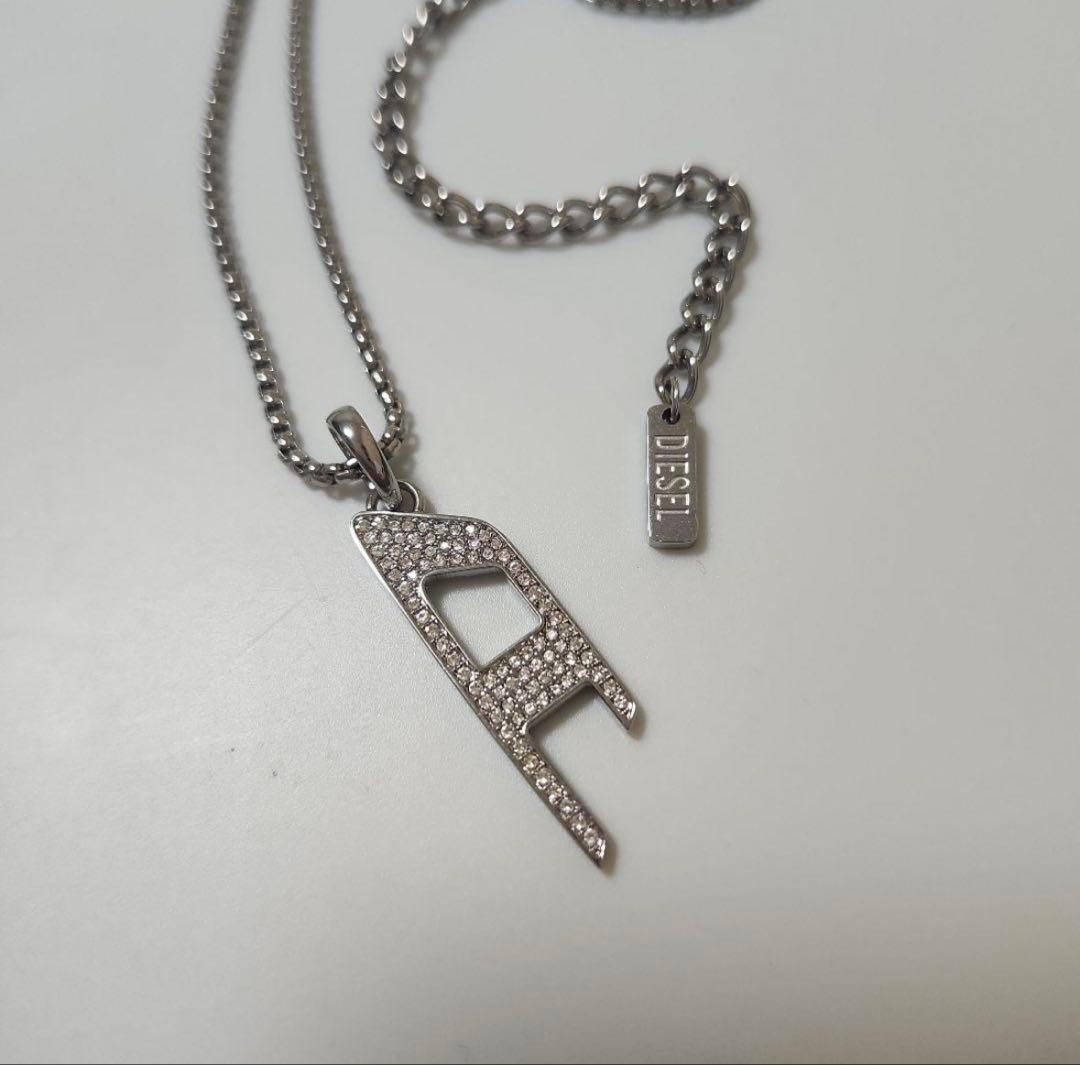 即日発送‼️DIESEL A字型クリスタルネックレス