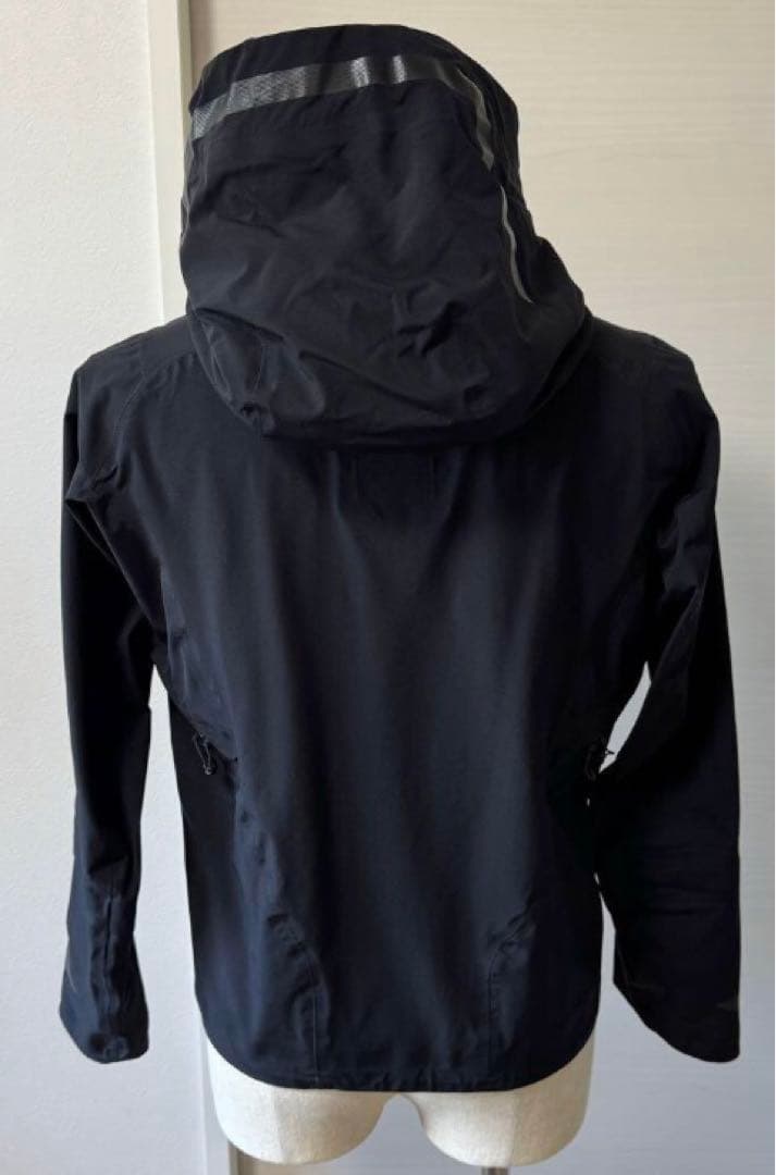 DESCENTE デサント　サイズS アクティブシェルジャケット　黒