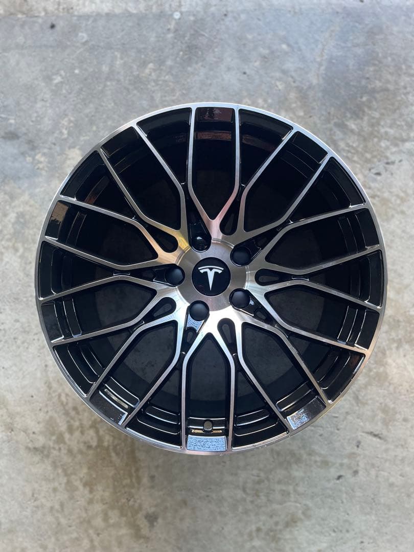 テスラ対応 245/50R18 ミシュランX-ICE ＋ホイール4本