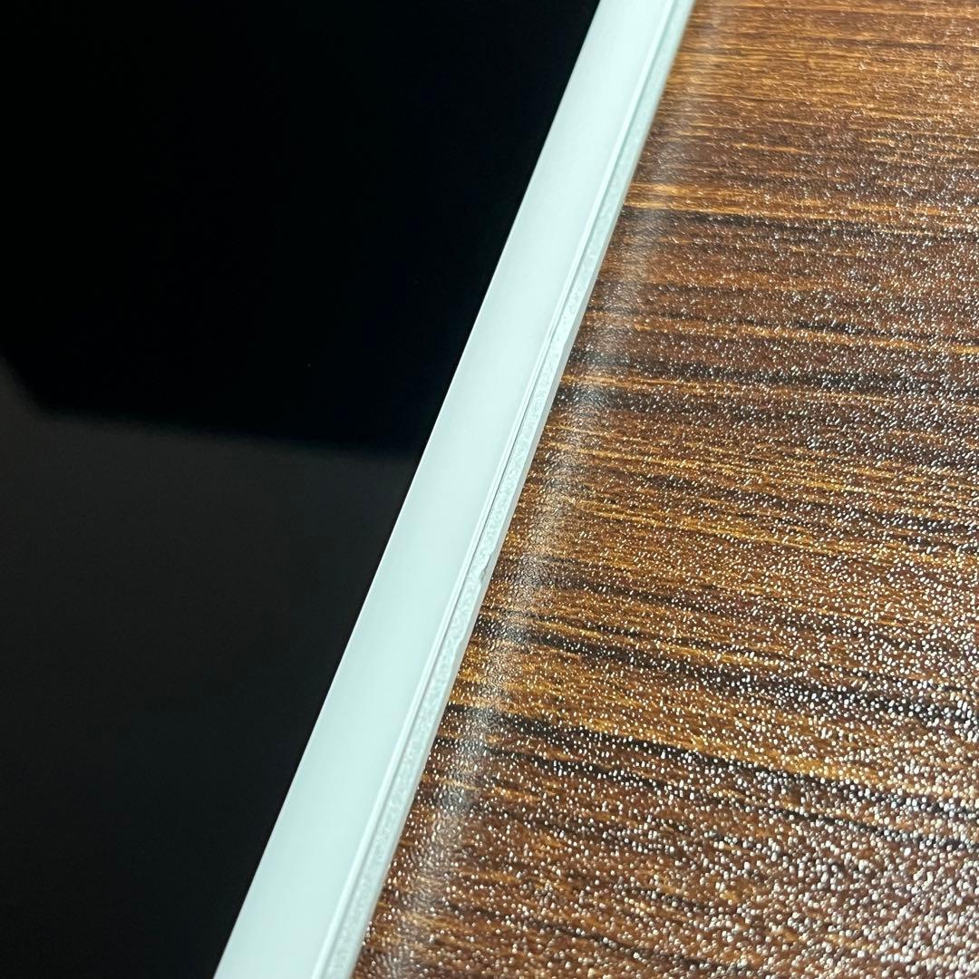 iPad 第8世代 セルラーモデル 32GB シルバー