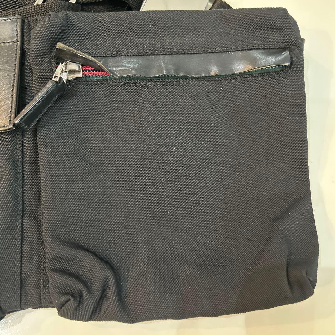 GUCCI グッチ ブラック ボディバッグ