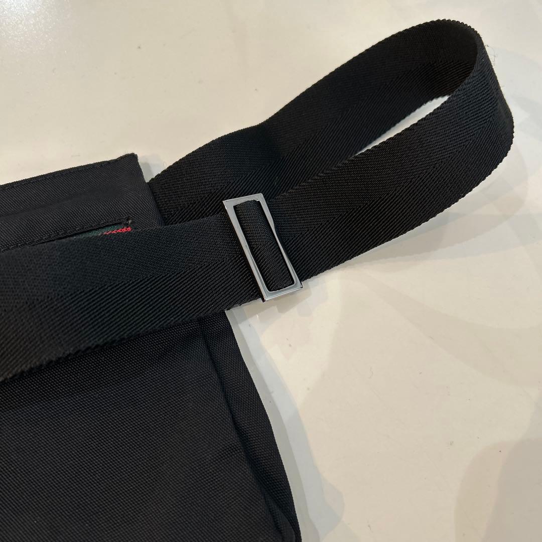 GUCCI グッチ ブラック ボディバッグ