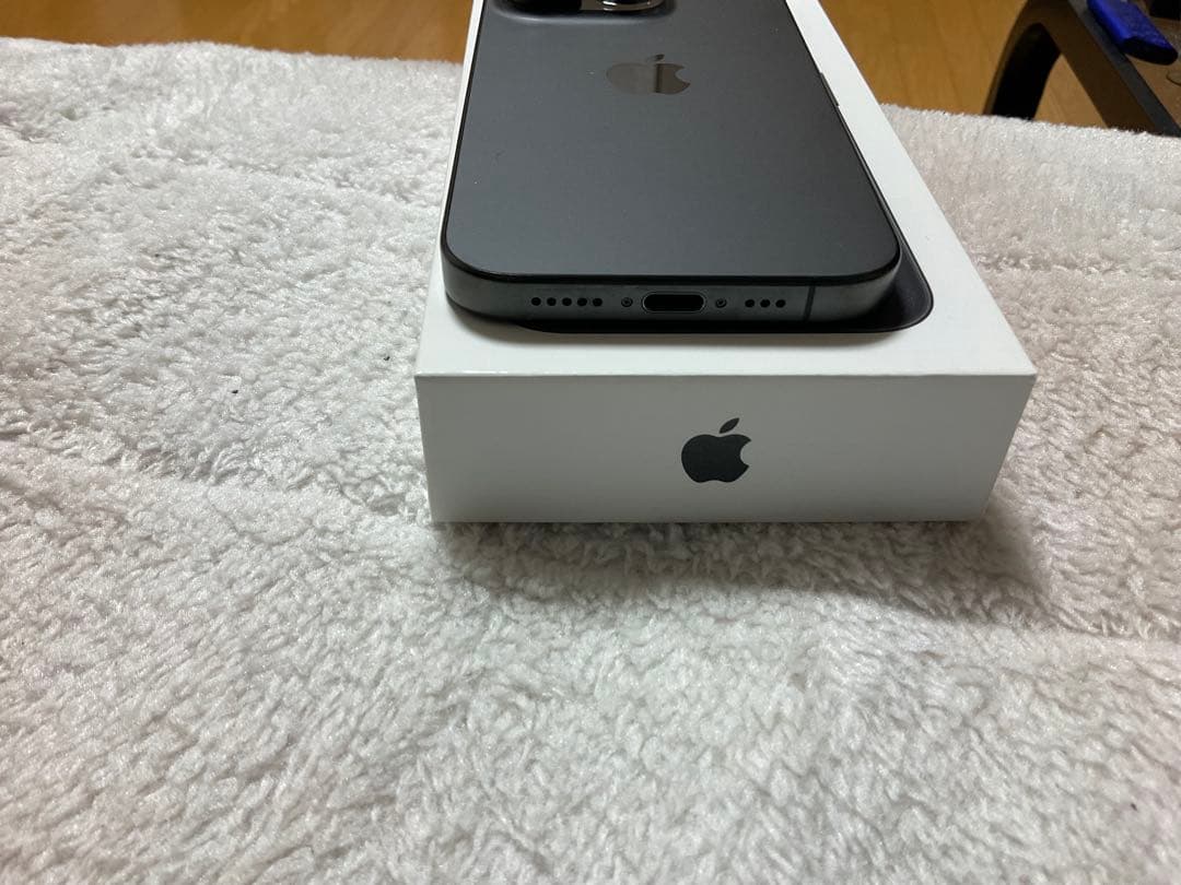 Apple iPhone 15 Pro スペースブラック 本体