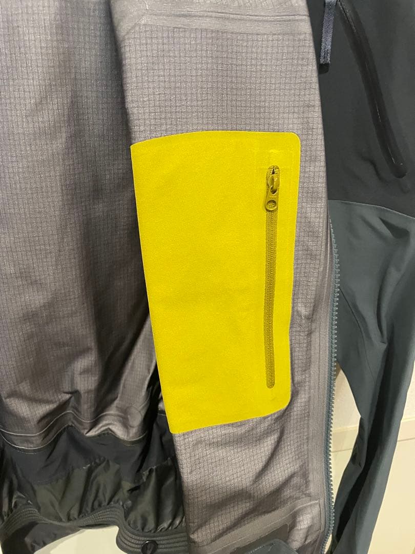 アークテリクス ベータジャケット S ブラック グレー色 超美品