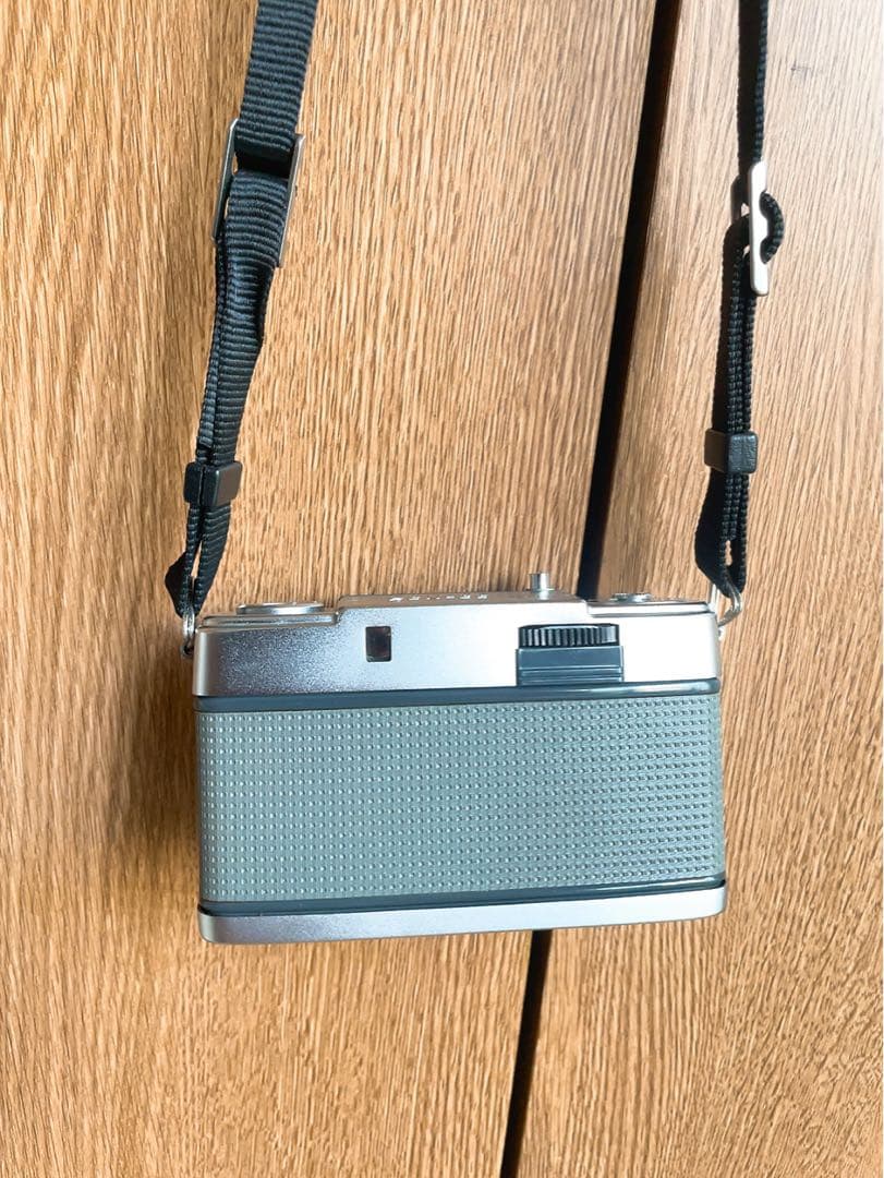 OLYMPUS PEN-EEコンパクトフィルムカメラ