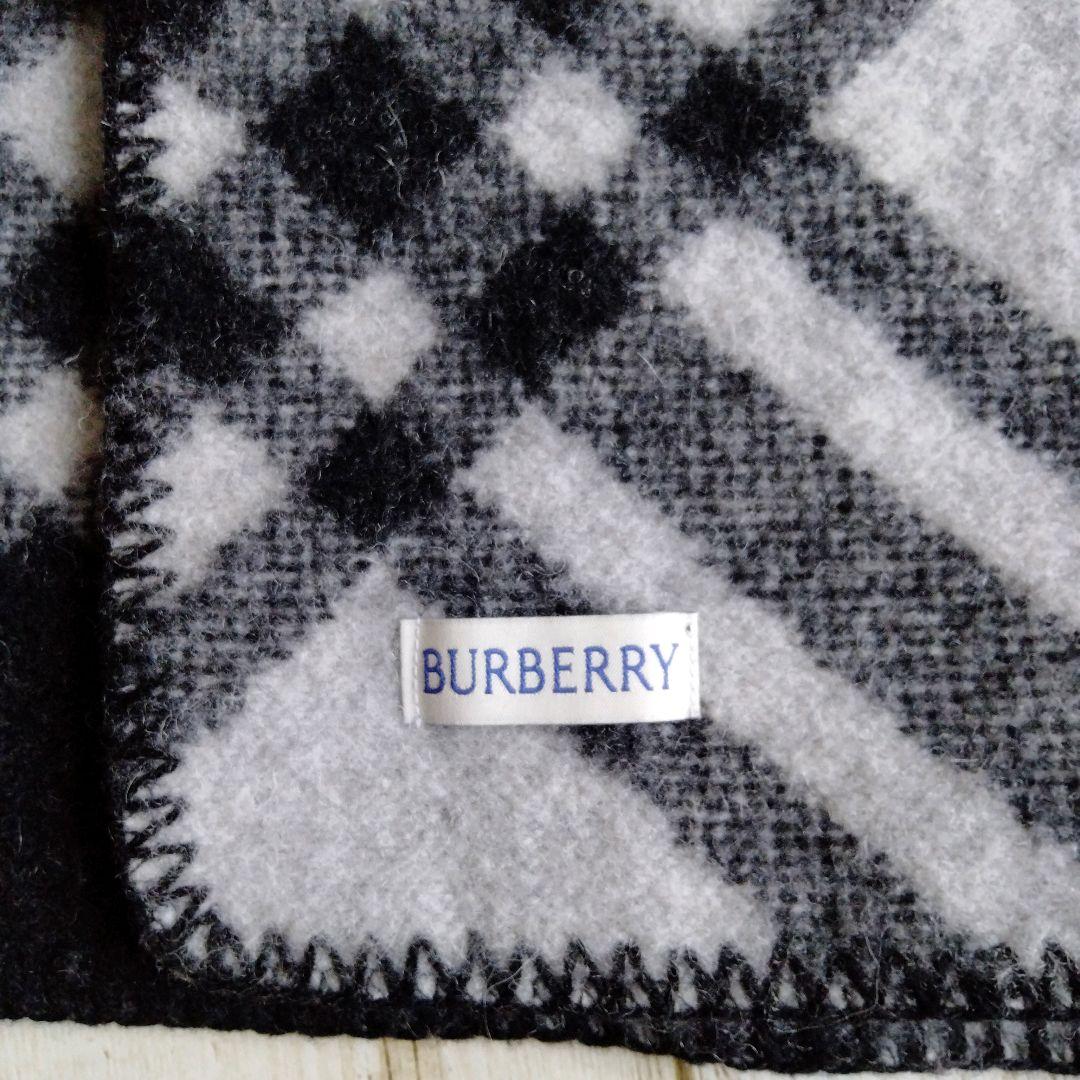 美品✨️BURBERRYウールスカーフ　ストール　マフラー黒×白