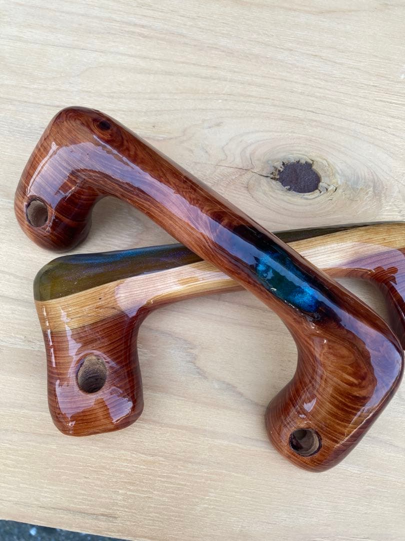 木製アシストグリップ　レジン仕上げ　200系はハイエースAピラー用