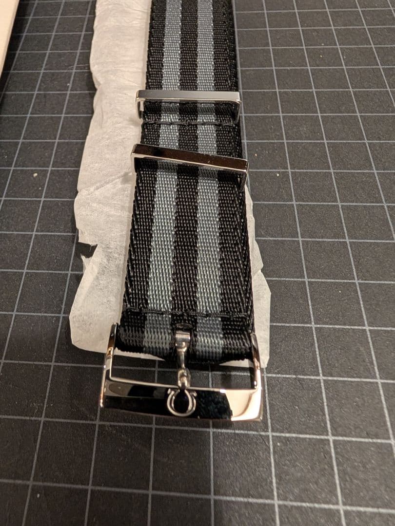 OMEGA ストライプナイロンベルト　純正、新品未使用、ラグ幅21mm～22mm