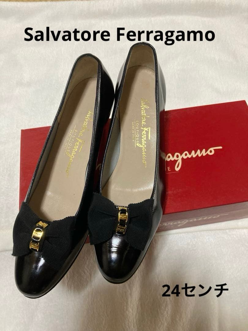 Salvatore Ferragamo 黒リボンパンプス