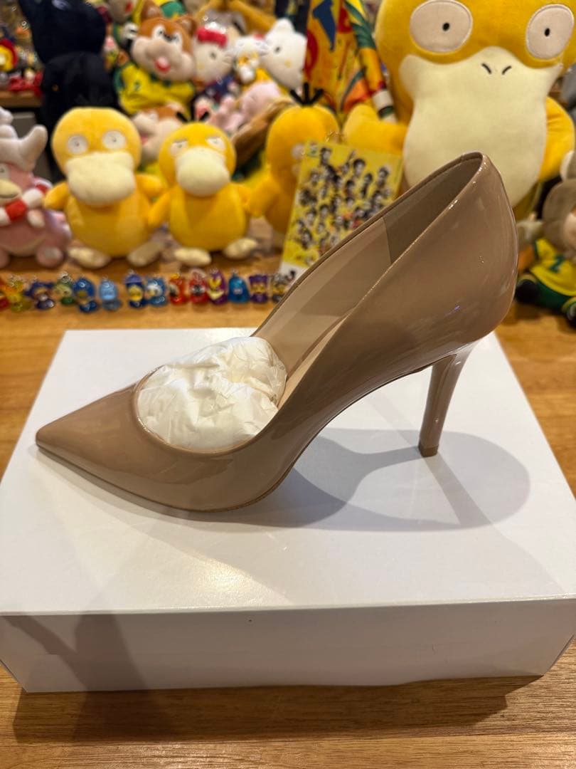 DIANA ベージュ ポインテッドトゥ ハイヒール