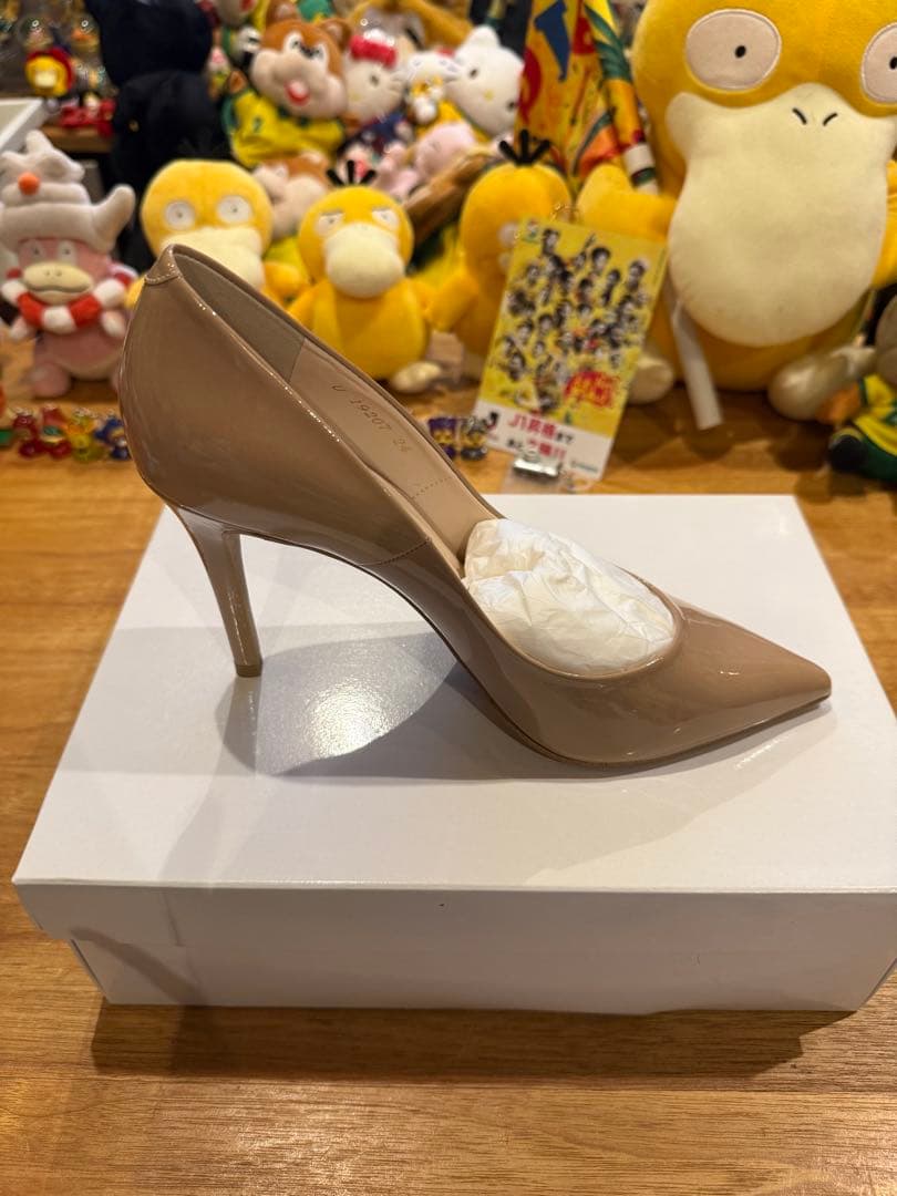 DIANA ベージュ ポインテッドトゥ ハイヒール