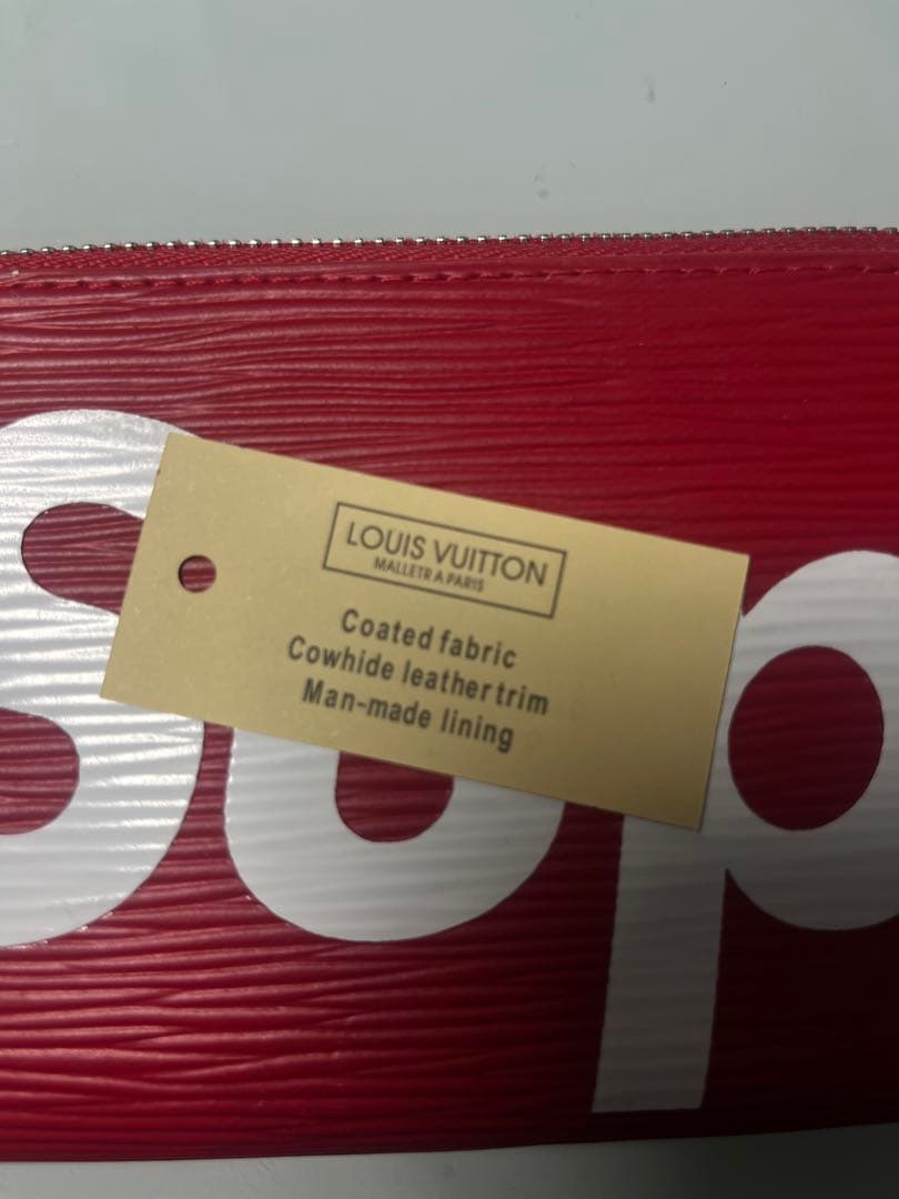 Supreme ロゴ入り長財布 レッド