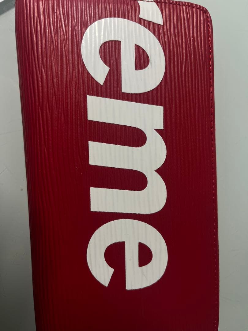Supreme ロゴ入り長財布 レッド