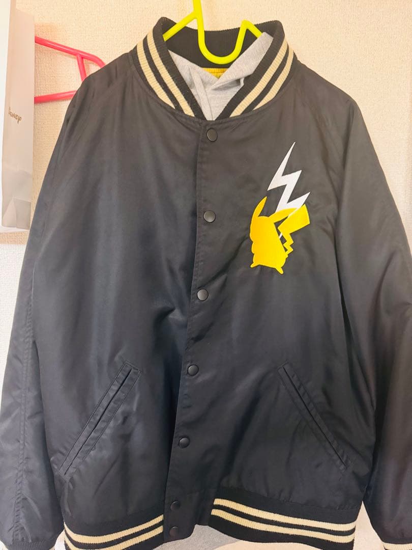 最安値　グラニフ|ピカチュウ＆ライチュウ＆ピチュー｜ボンバージャケット Lサイズ
