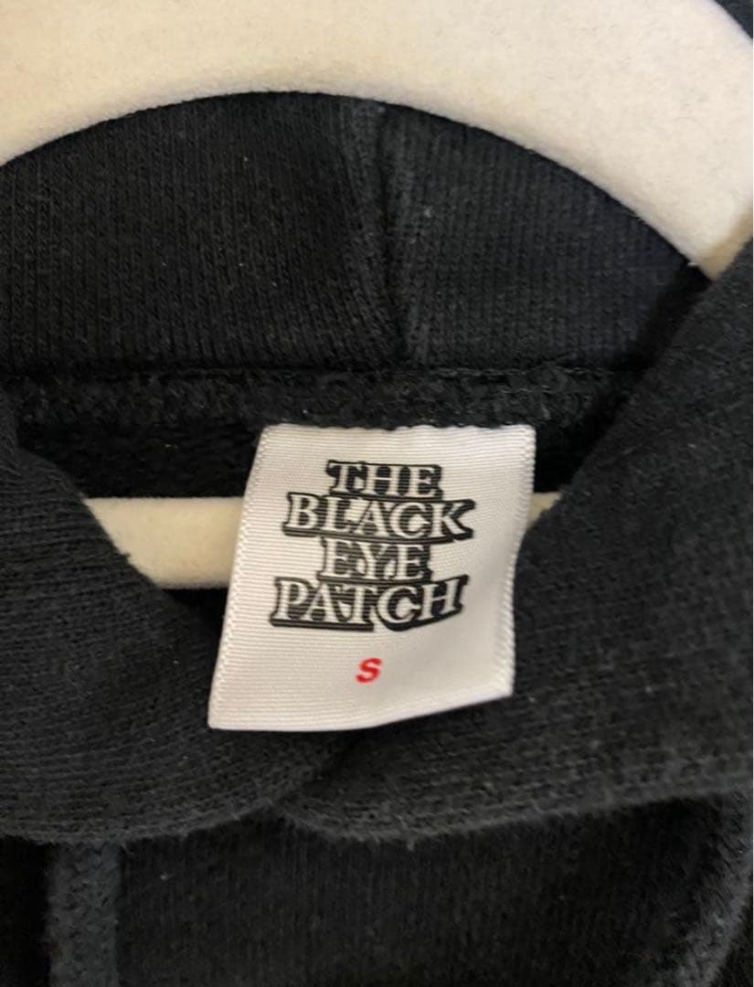 ブラックアイパッチ　取扱注意　パーカー