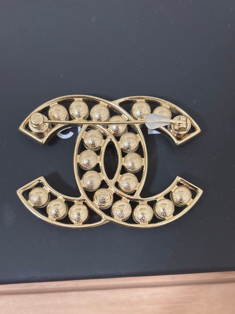 CHANEL ゴールド パール CCロゴ ブローチ