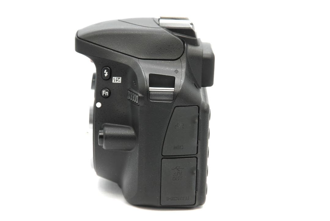 Nikon D3300 レンズキット 18-105mm VR シャッター969回