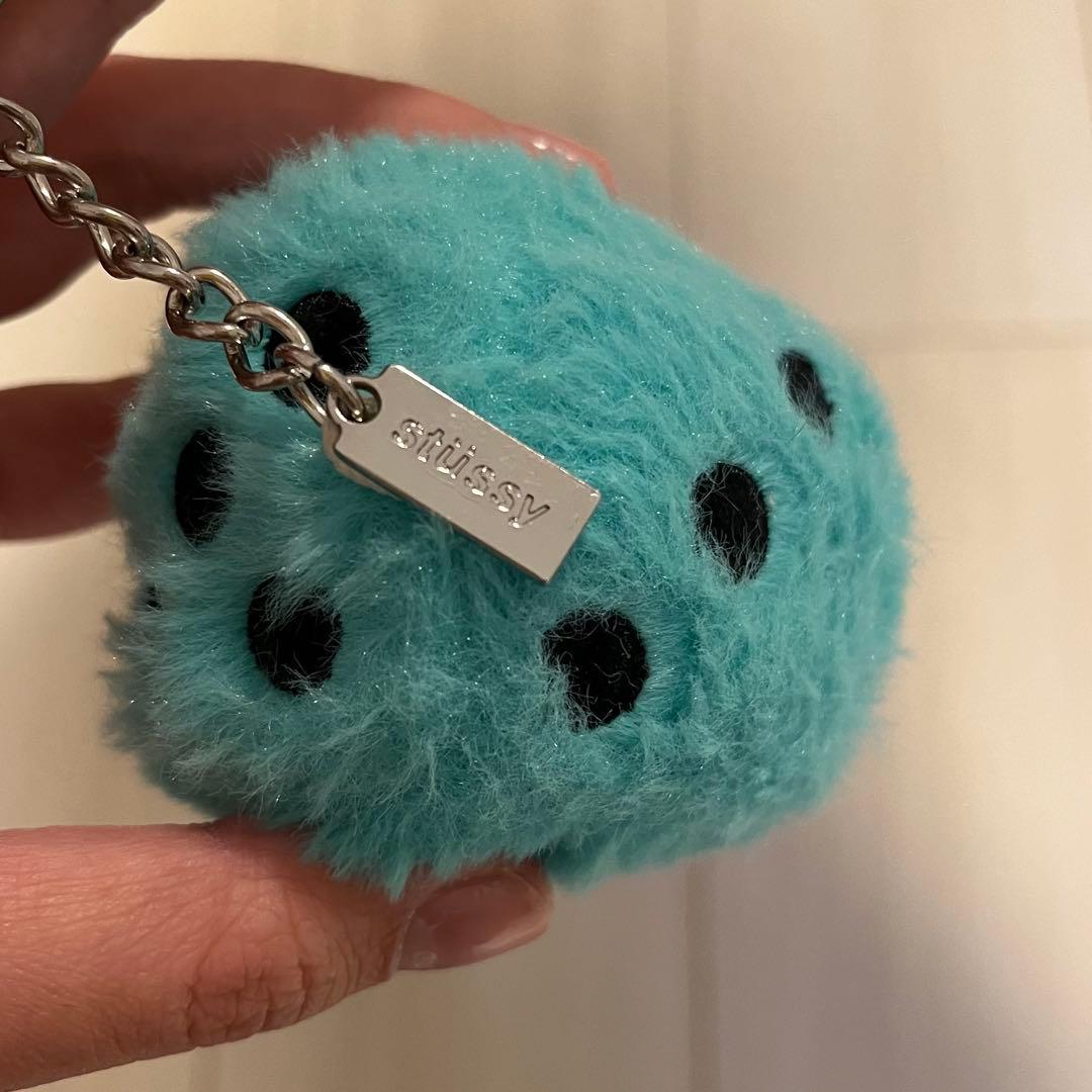 小物 stussy fuzzy dice keychain