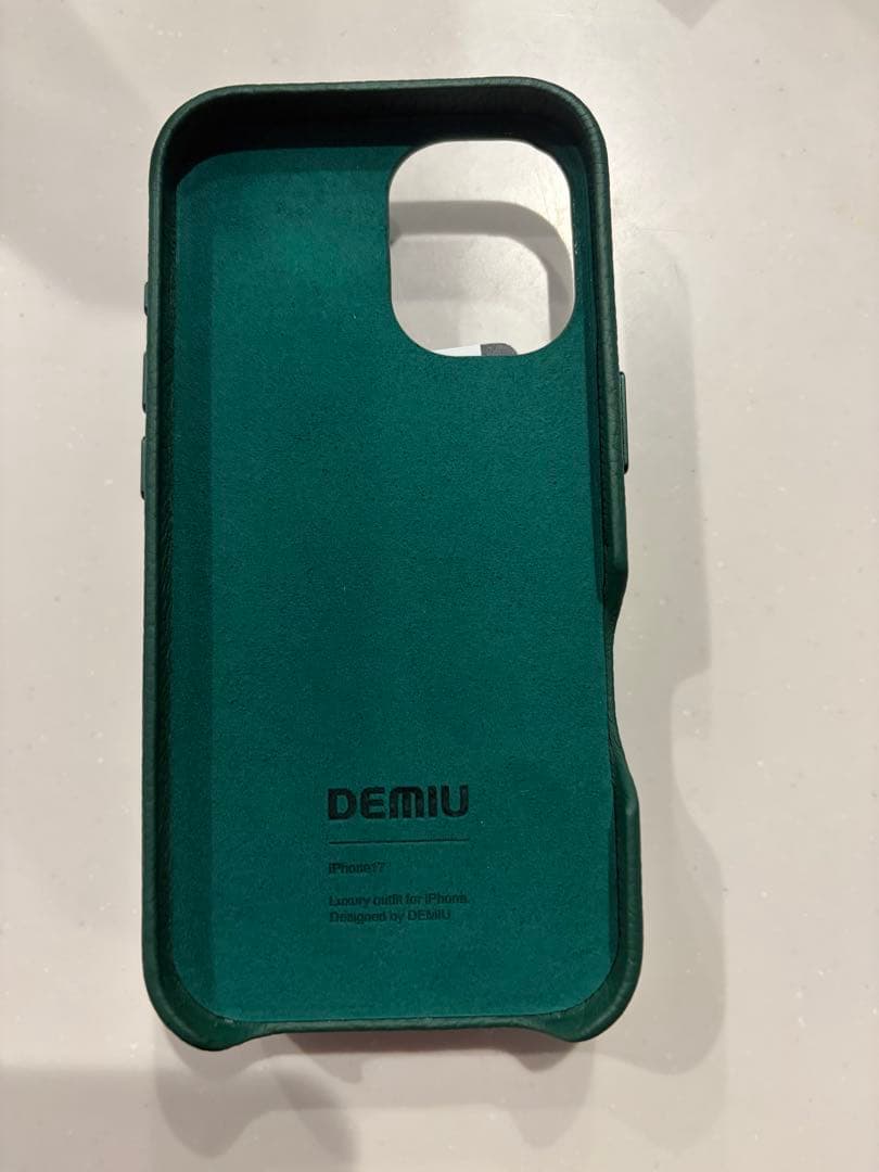DEMIUiPhone 17 グリーン レザーケース