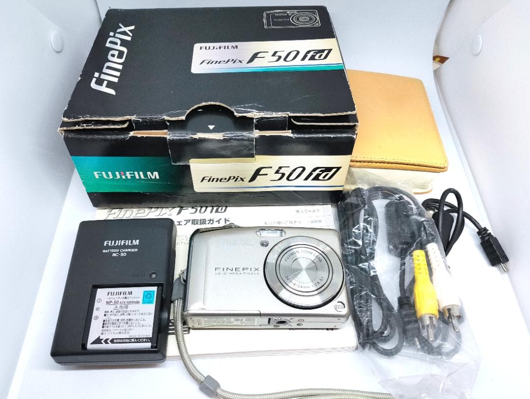 FUJIFILM FinePix F50fd 12Mピクセル デジカメ　完動