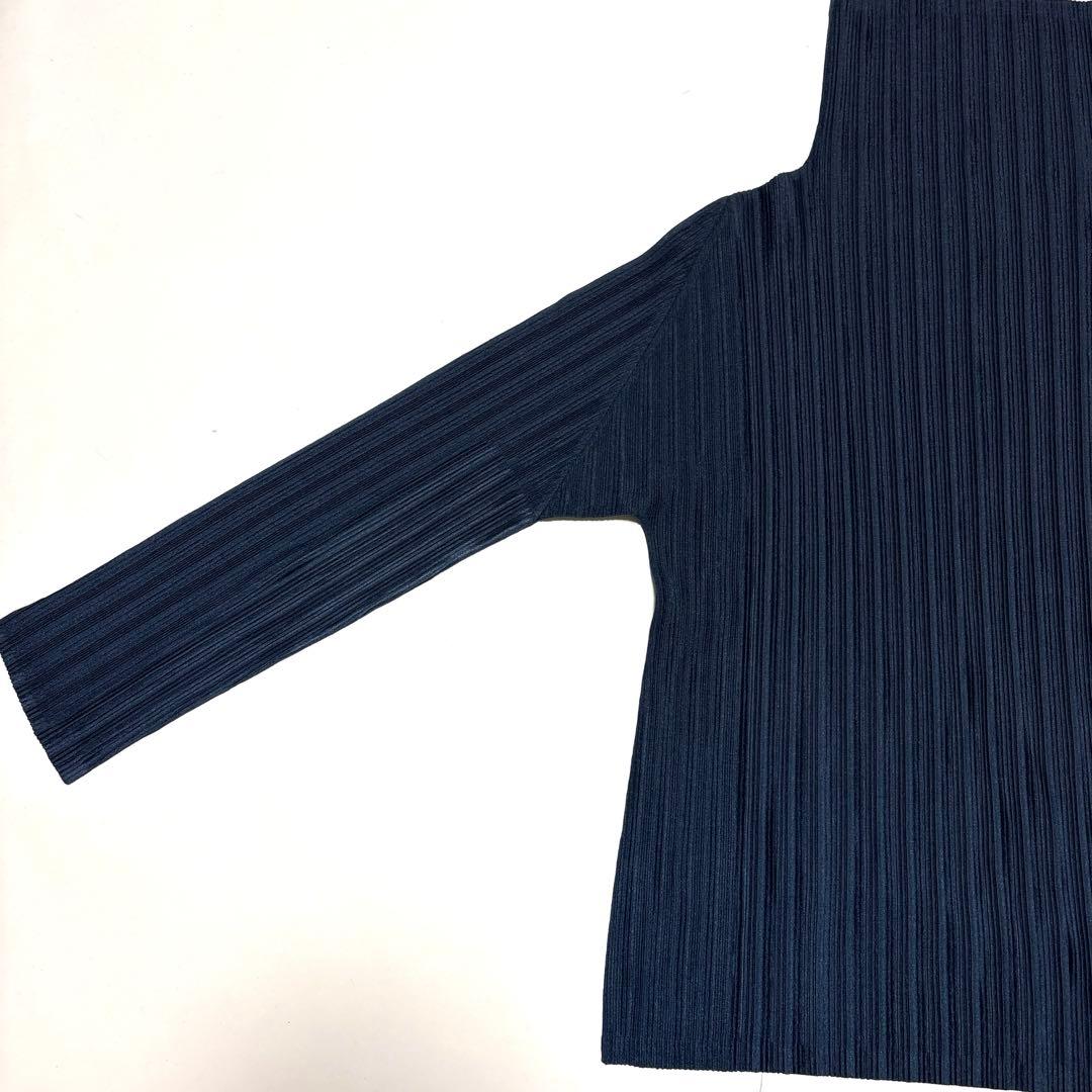 プリーツプリーズ　長袖ハイネック　ネイビー系　サイズ3