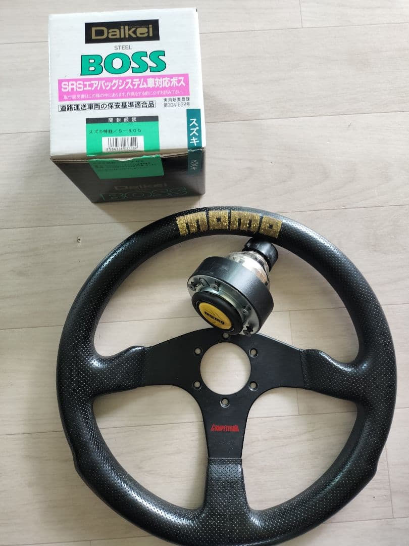 MOMO ステアリング　BOSS付き