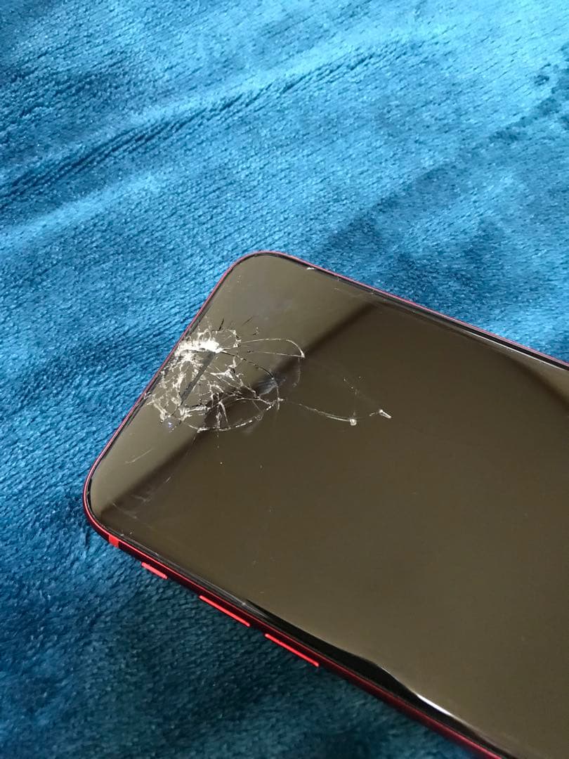 iPhoneSE第2世代　レッド 画面ひび割れあり