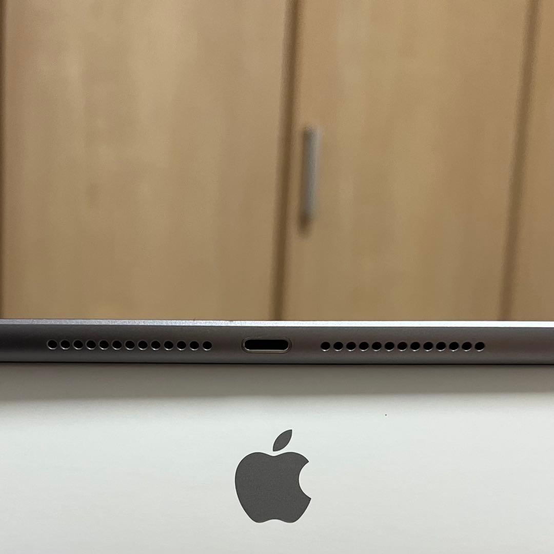 iPad 第5世代　Wi-Fi モデル　32GB シルバー