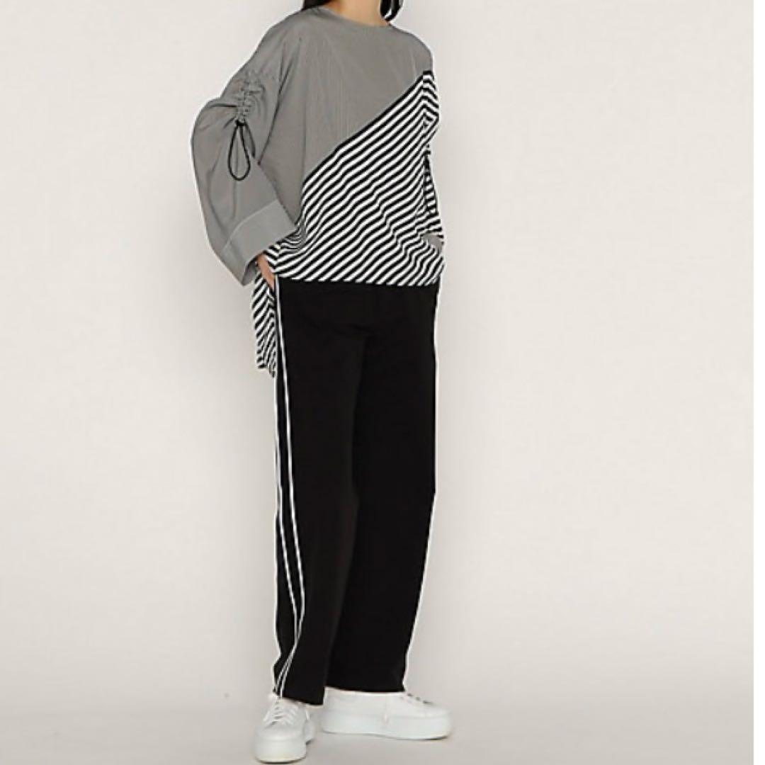 β ベータ　ストライプ ノーカラーブラウス