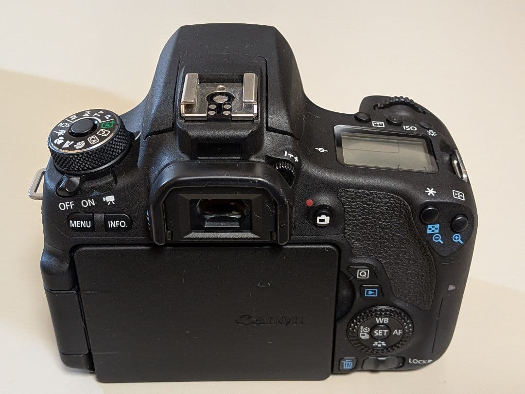 Canon デジタル一眼レフカメラ EOS 8000D ダブルズームキット