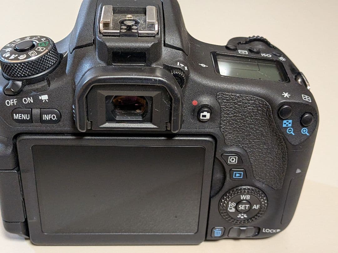 Canon デジタル一眼レフカメラ EOS 8000D ダブルズームキット