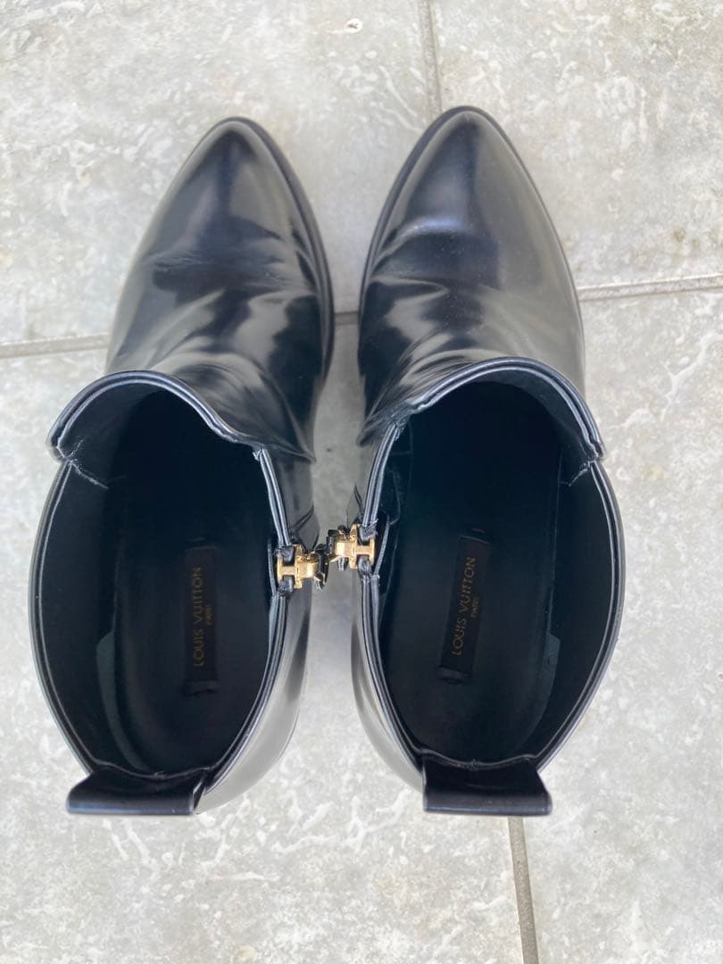 a*o様 超美品 ルイヴィトン LVロゴ サイドジップ パテントレザーショートブ