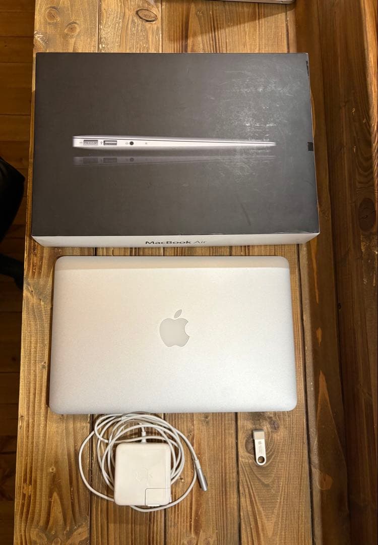 MacBook Air 11インチ 箱、電源、OSメモリ付き