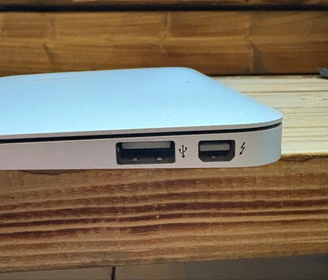 MacBook Air 11インチ 箱、電源、OSメモリ付き