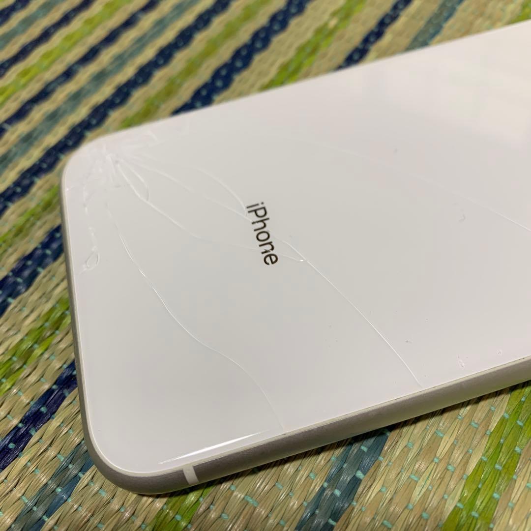 iPhone XR ホワイト　背面割れ有り　64GB お値下げ不可