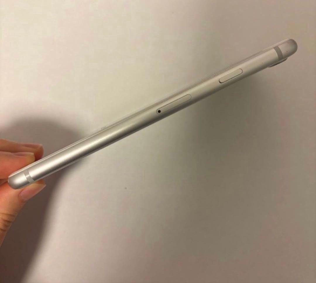 Apple iPhone 8 シルバー 本体 64ギガ