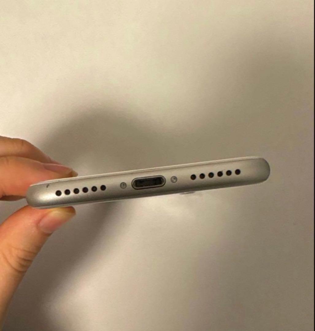 Apple iPhone 8 シルバー 本体 64ギガ