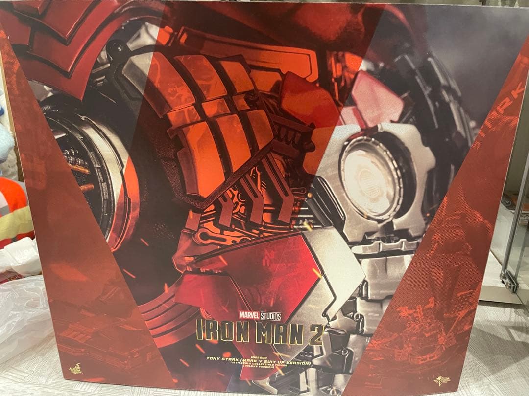アイアンマン2 トニー・スターク スーツアップ　ホットトイズ